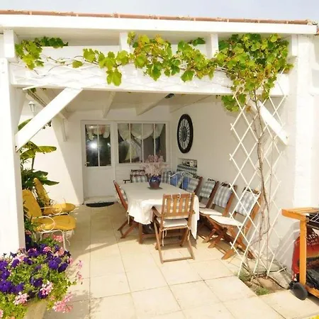 Nyaraló Maison Accueillante Avec Jardin, Sainte-Marie-de-Ré