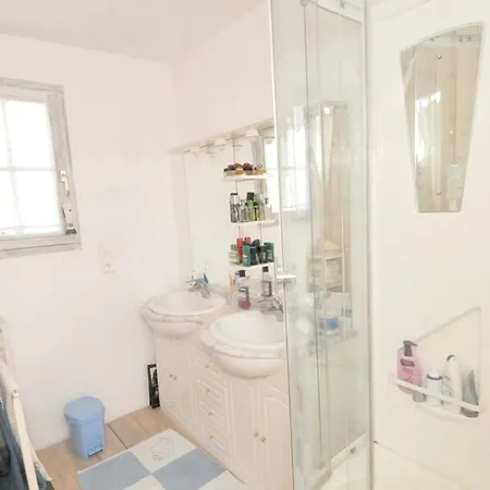 Maison Accueillante Avec Jardin, Nyaraló *