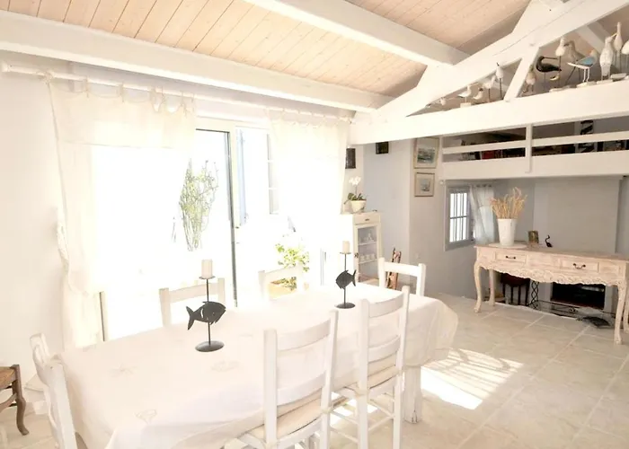 Maison Accueillante Avec Jardin, Sainte-Marie-de-Ré