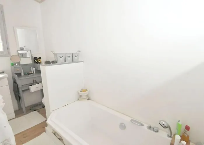 Maison Accueillante Avec Jardin, Sainte-Marie-de-Ré